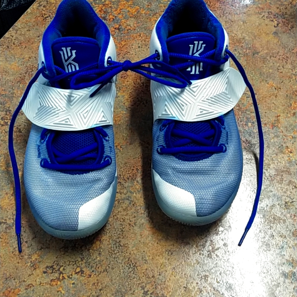 Basketball shoes